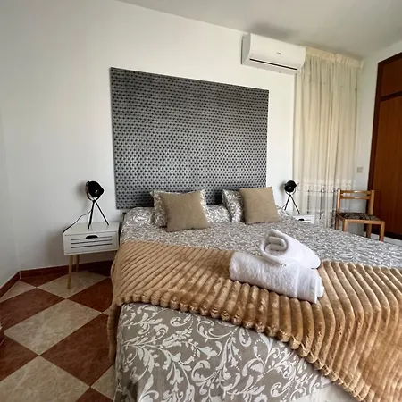 Casa Grande En Cordoba, Pueblo De , 6 Holiday home *