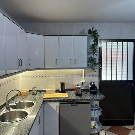 Casa Grande En Cordoba, Pueblo De , 6 Holiday home La Victoria