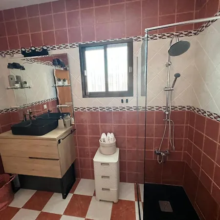 Casa Grande En Cordoba, Pueblo De , 6 Holiday home La Victoria